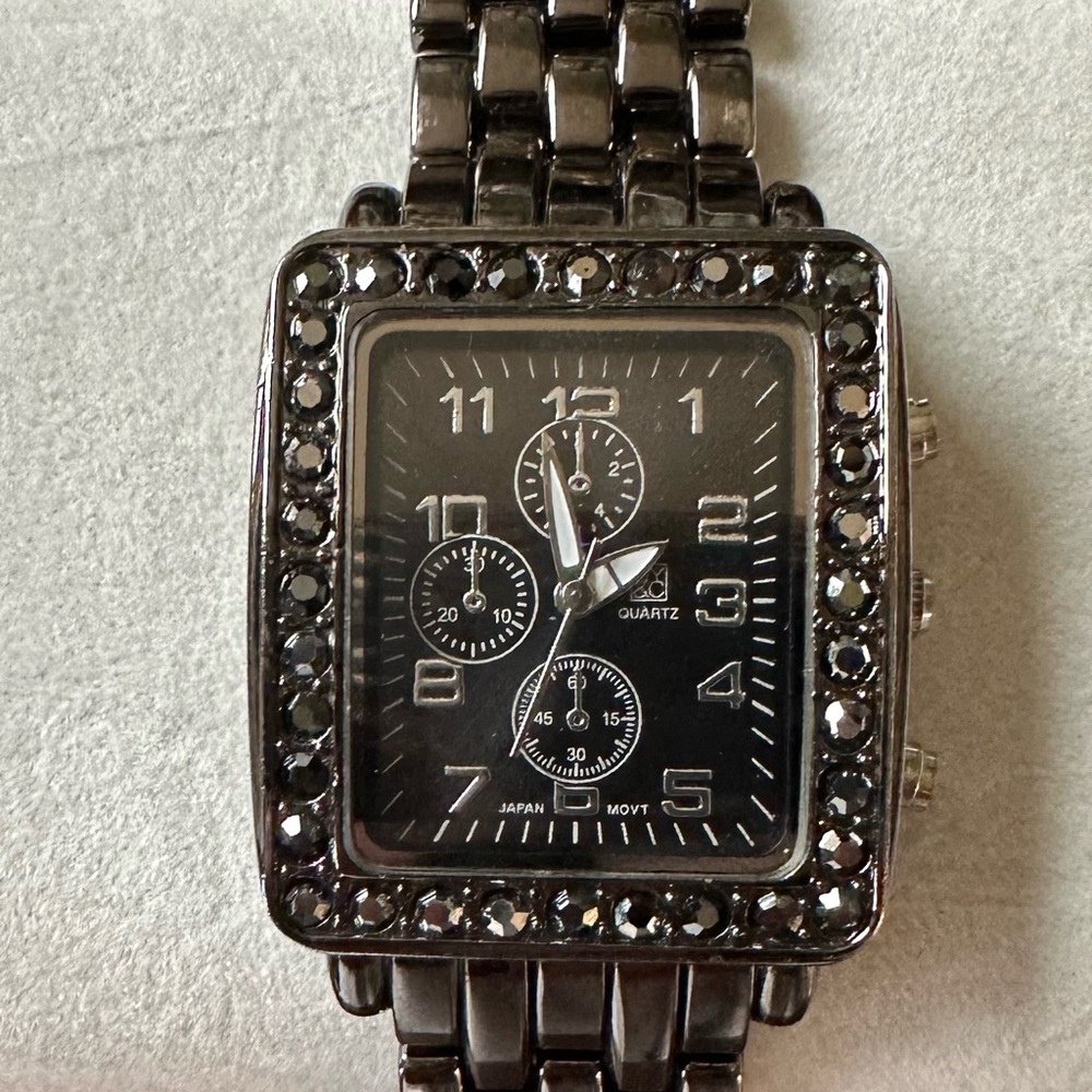 Elegant Black Quartz Watch Japan Movt